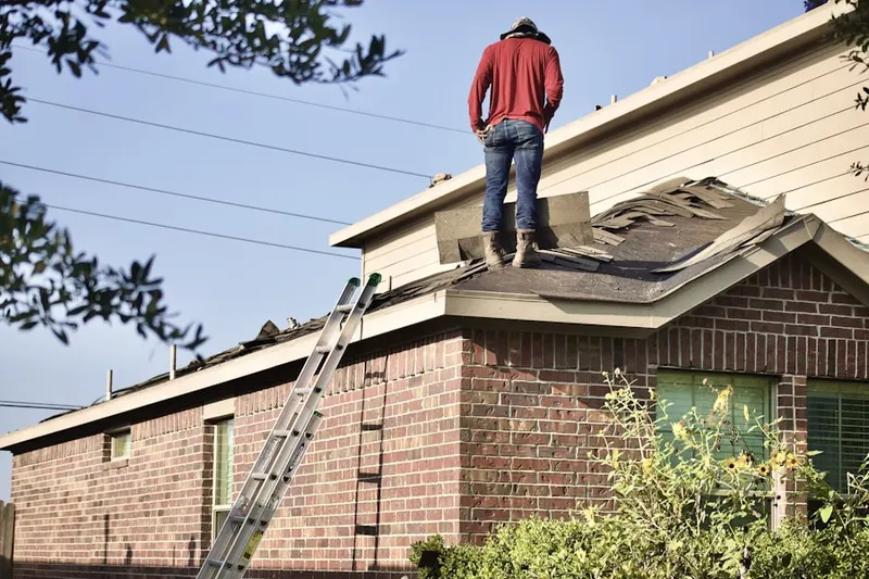 Professional roofer working on a residential roof in Palma Ceia West